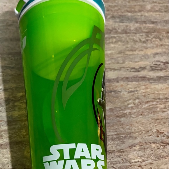 Star Wars 2-in-1 snackeez Yoda cup/snack bowl and straw - Picture 3 of 16
